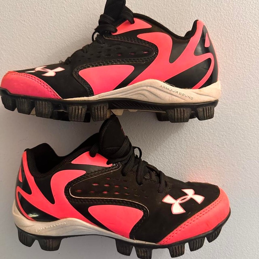 Under Armour cleats kids size US 13